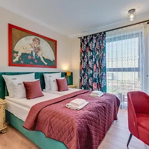 downtown-apartments-granaria-premium.gdanskhotel.org/